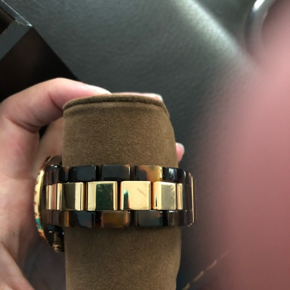 Michael Kors Watch - Picture 4 of 6